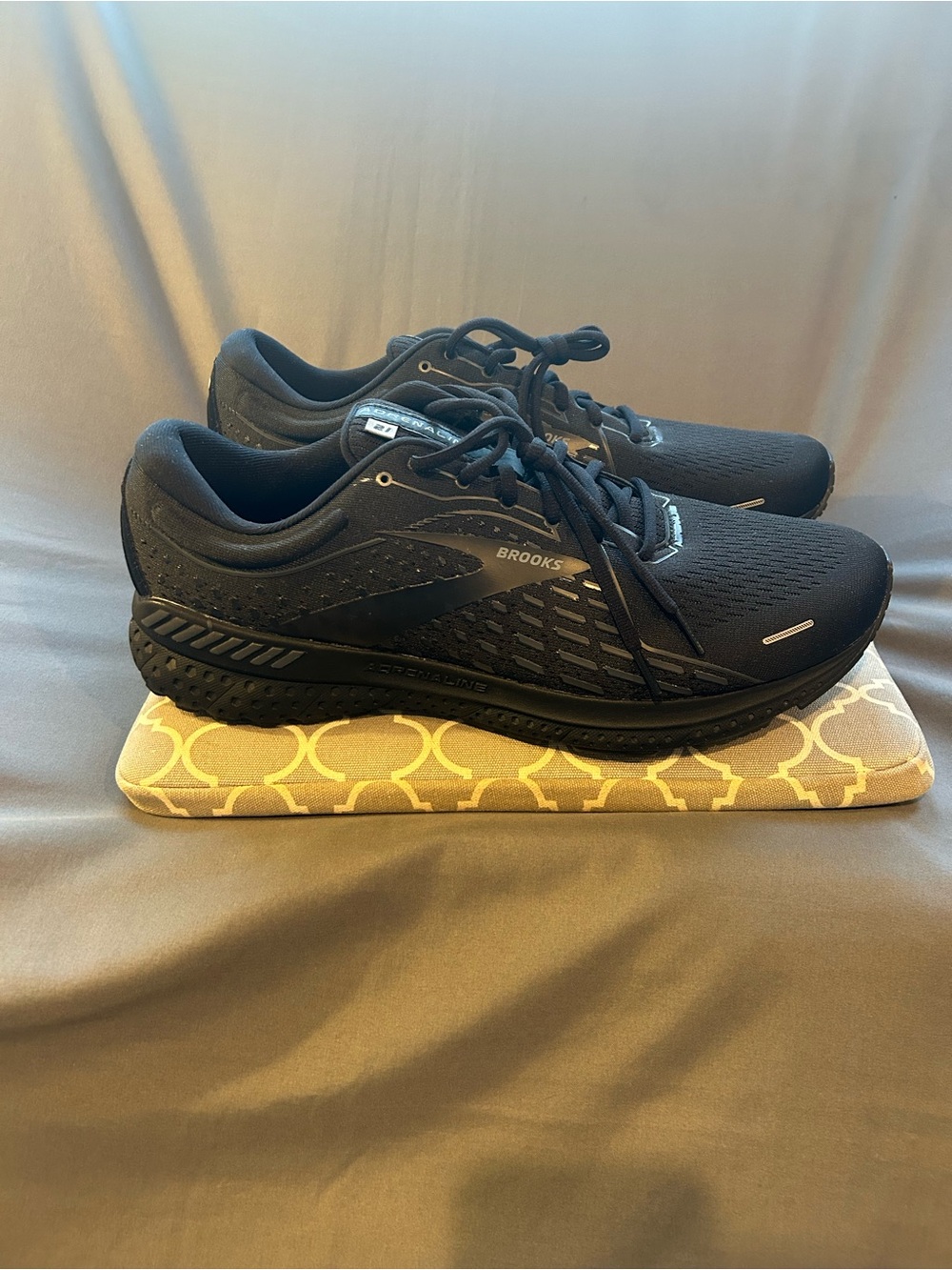 Brooks Black Mesh Lace-Up Running Sneakers (BRAND NEW / NEVER WORN) - Picture 7 of 16